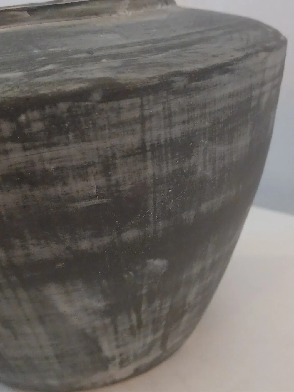 Vtg Hand-Thrown Studio Pottery Vase, Distressed Black & Gray Slip Finish Signed